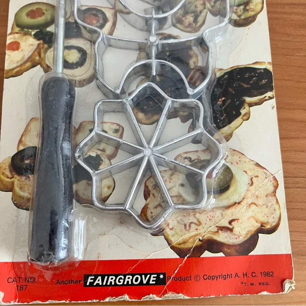Vintage '82 Fairgrove Aluminum Patti Shell Molds #187 Butterfly Flower Suits NOS